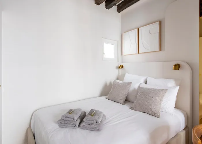 Super - Montorgueil - Designer Lejlighed